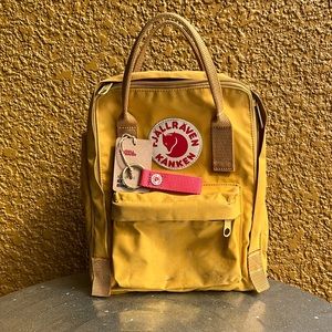 Authentic Fjallraven Kanken Mini Backpack W/ Keychain!